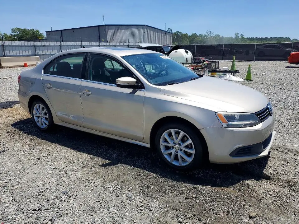 2013 VOLKSWAGEN JETTA SE  