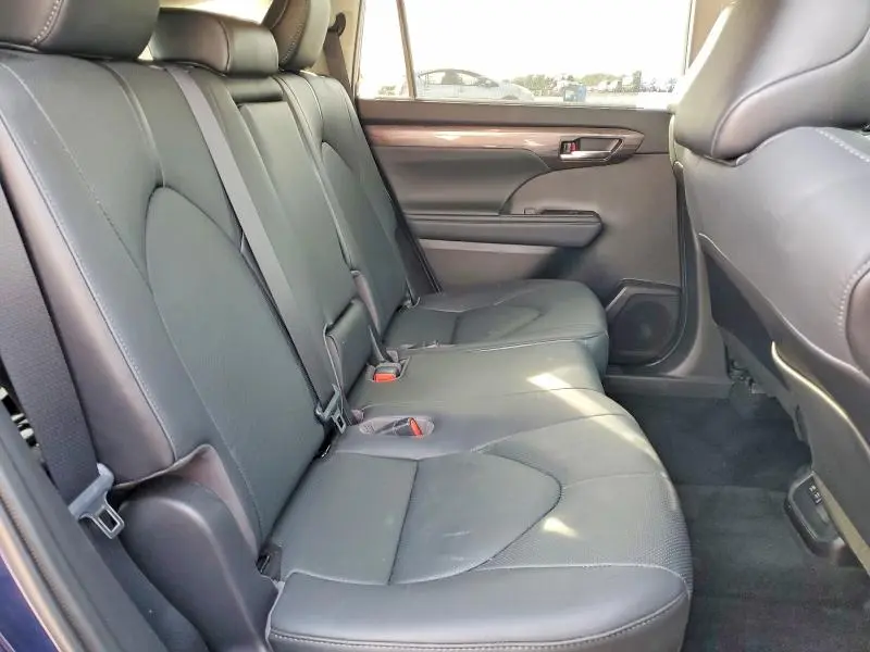 2021 TOYOTA HIGHLANDER LIMITED  