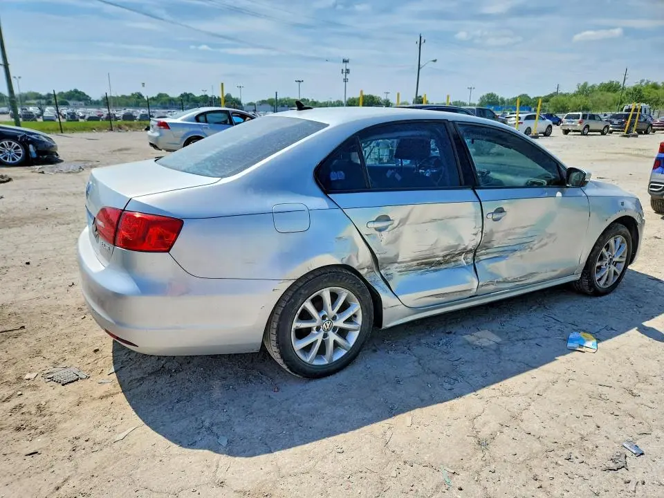 2011 VOLKSWAGEN JETTA SE  