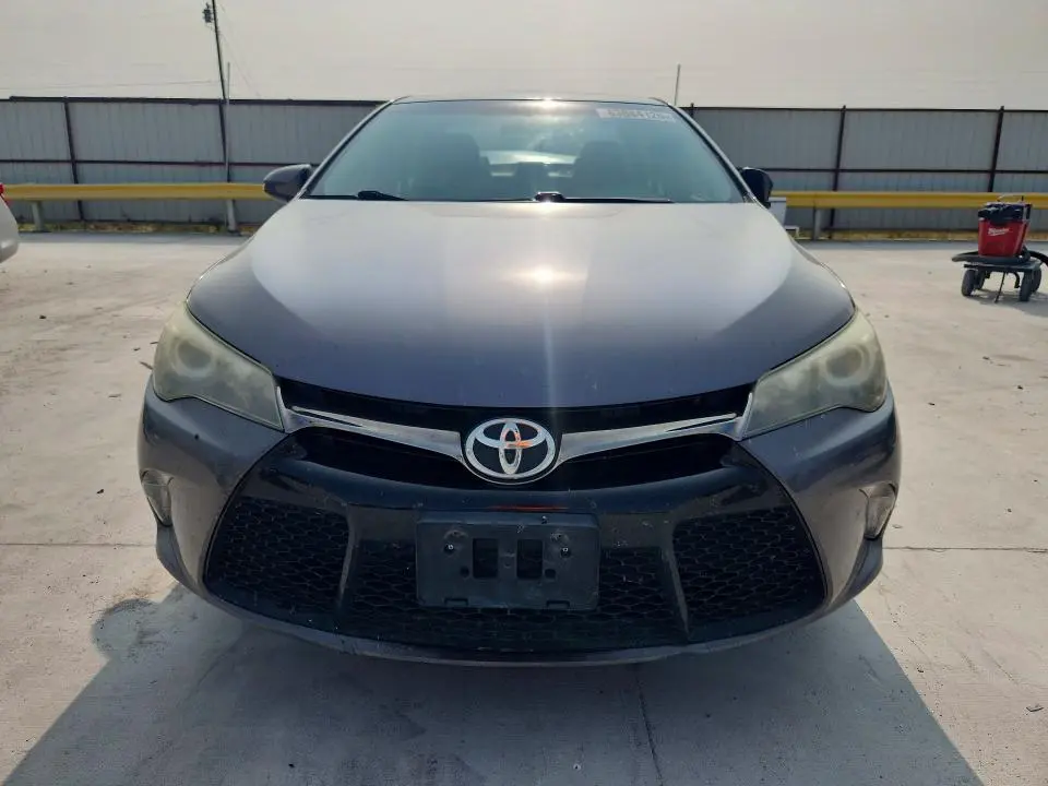 2015 TOYOTA CAMRY SE  
