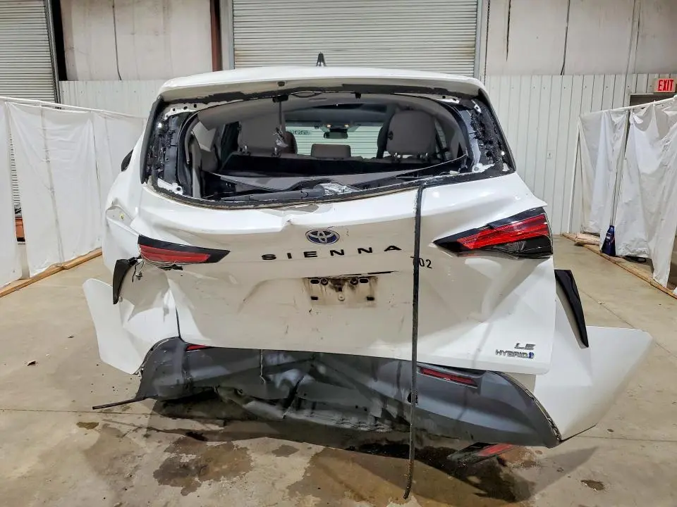 2021 TOYOTA SIENNA LE  