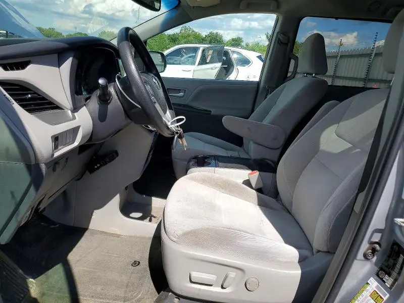 2016 TOYOTA SIENNA LE  