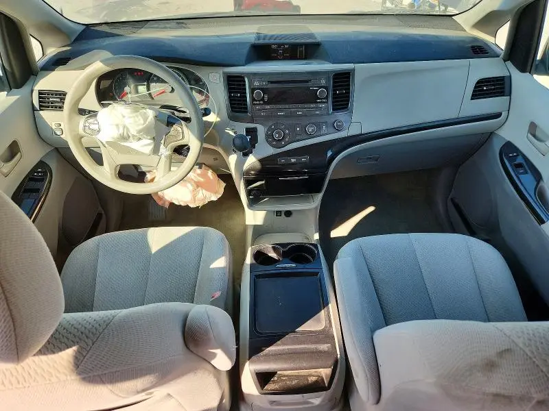 2011 TOYOTA SIENNA LE  