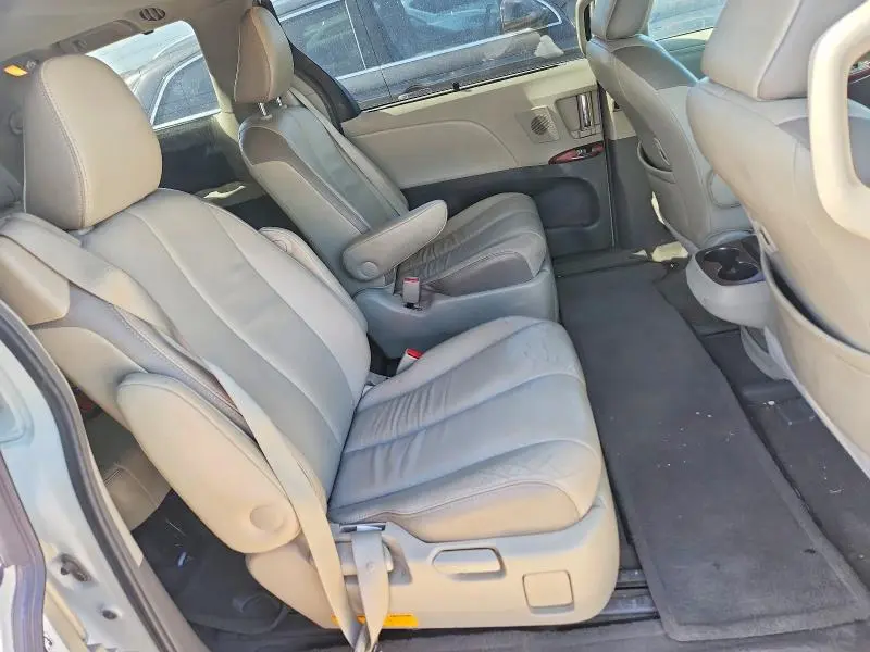 2013 TOYOTA SIENNA LIMITED 7-PASSENGER  