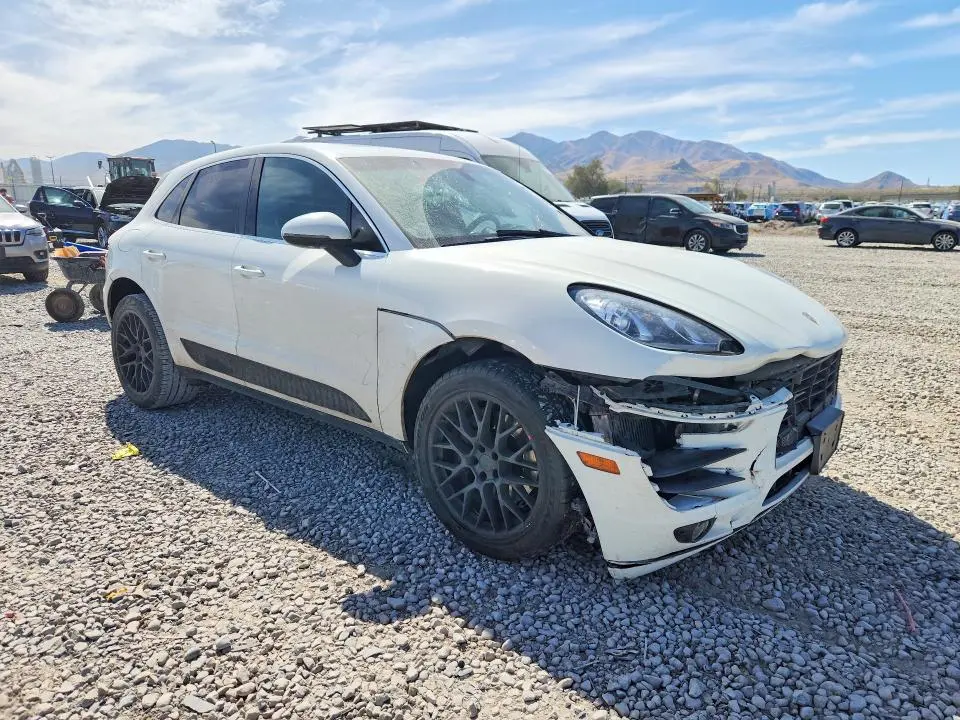 2016 PORSCHE MACAN S  
