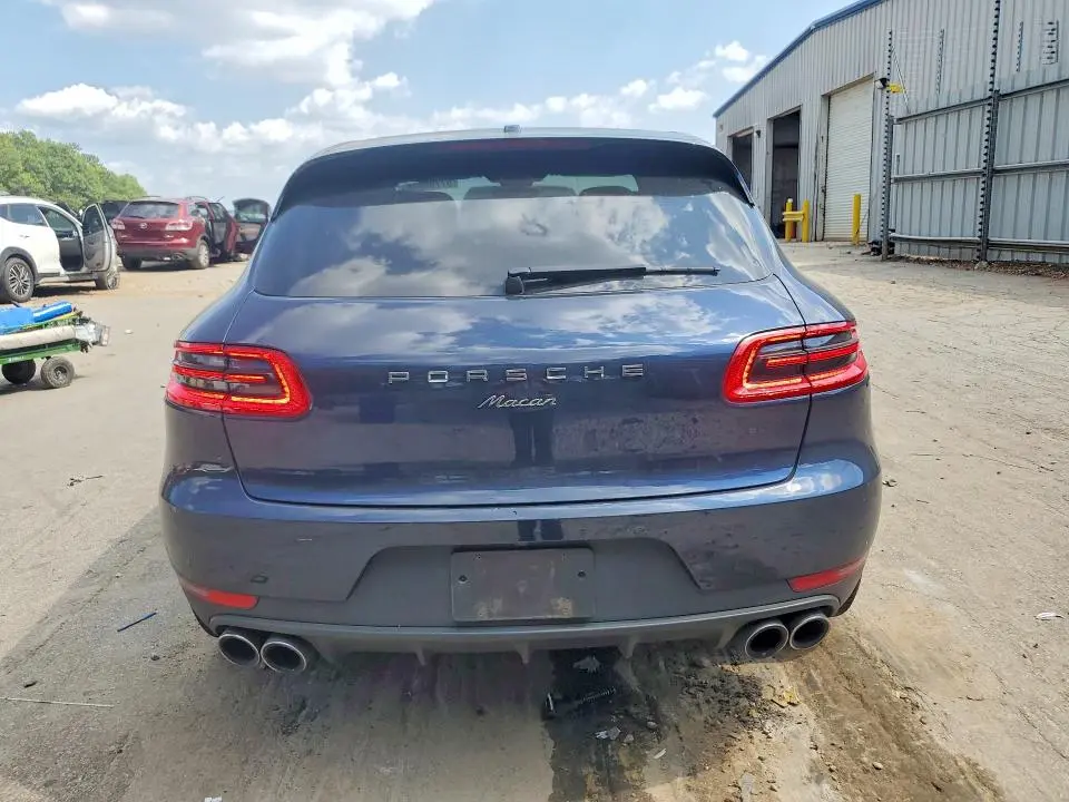 2018 PORSCHE MACAN   
