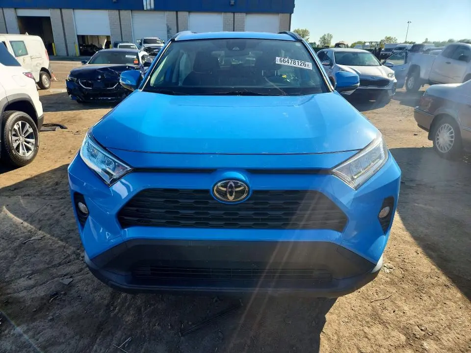 2021 TOYOTA RAV4 XLE  