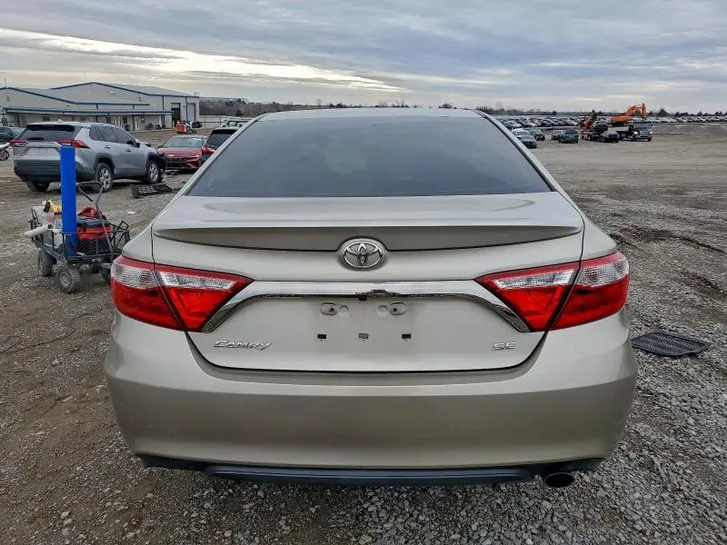 2016 TOYOTA CAMRY LE  