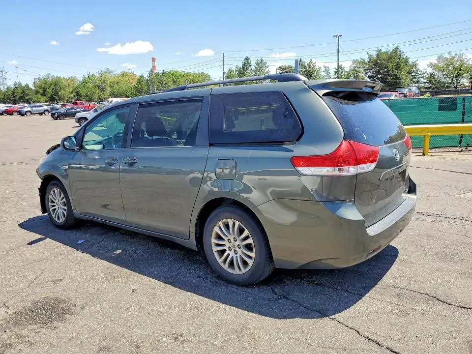 2012 TOYOTA SIENNA XLE 8-PASSENGER  