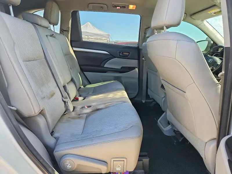 2017 TOYOTA HIGHLANDER LE PLUS  