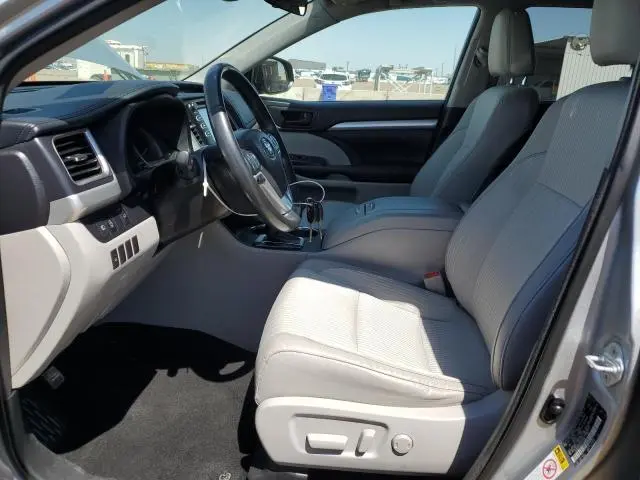 2017 TOYOTA HIGHLANDER LE  