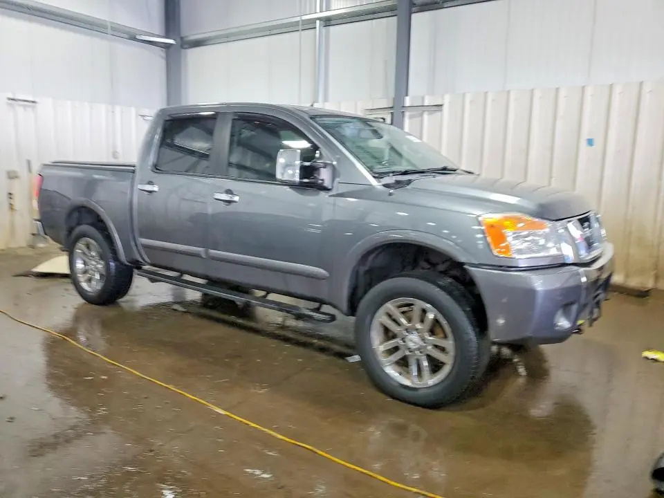 2014 NISSAN TITAN SV  