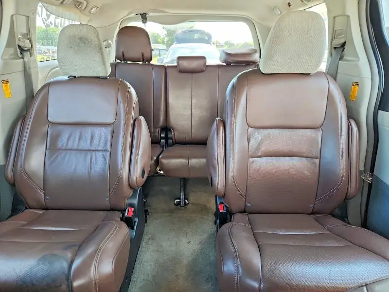 2014 TOYOTA SIENNA L 7-PASSENGER  