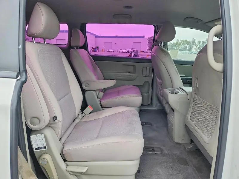 2016 KIA SEDONA L  