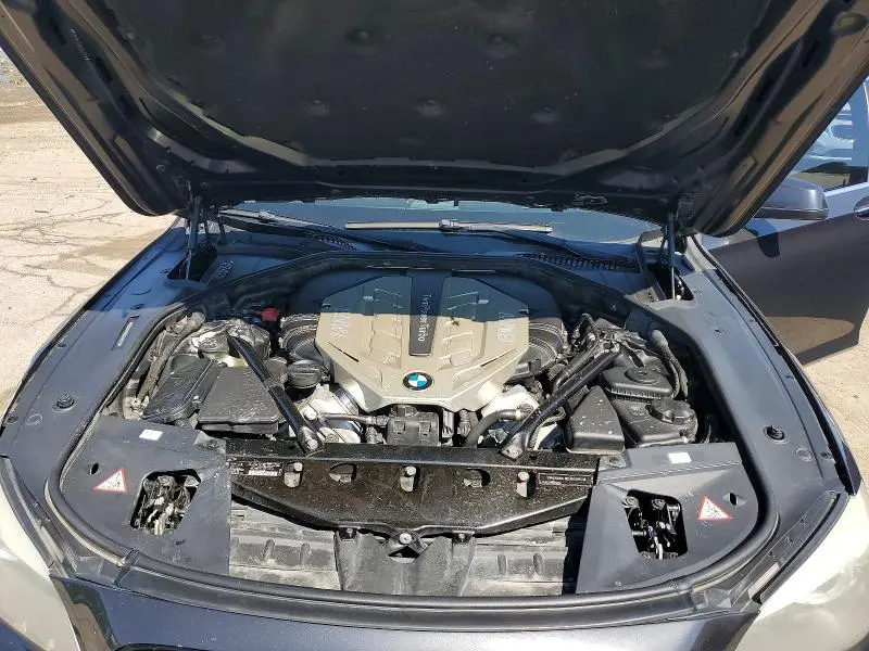 2011 BMW 750 XI  
