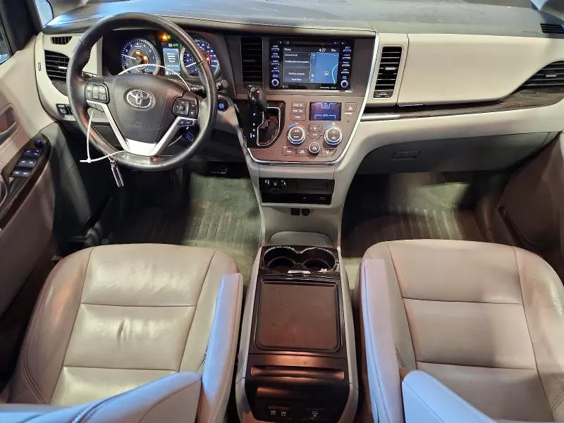 2018 TOYOTA SIENNA XLE  