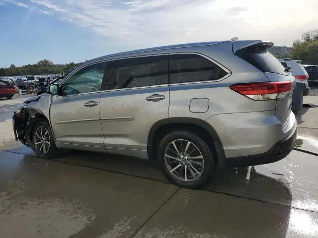 2018 TOYOTA HIGHLANDER SE  
