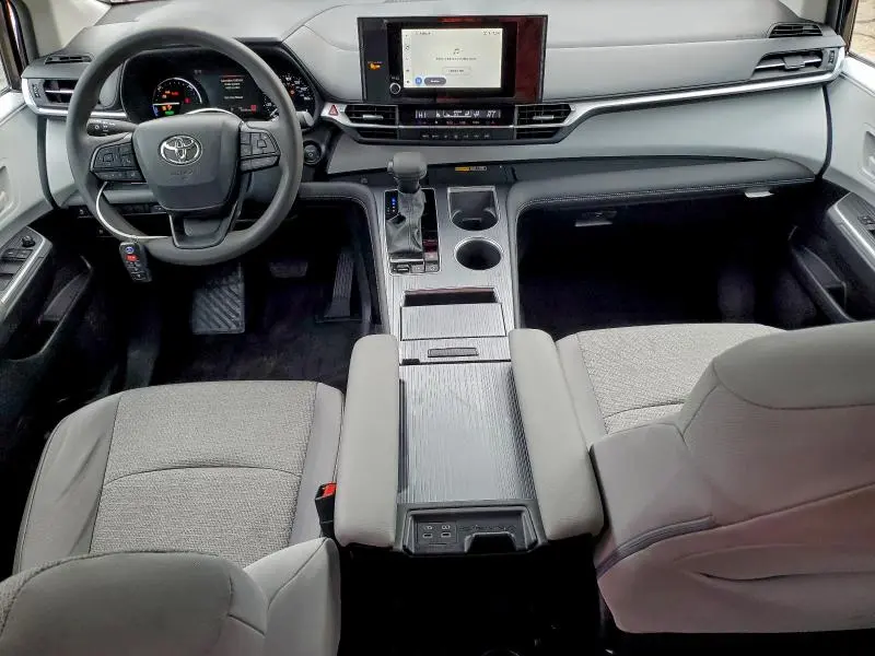 2025 TOYOTA SIENNA LE  