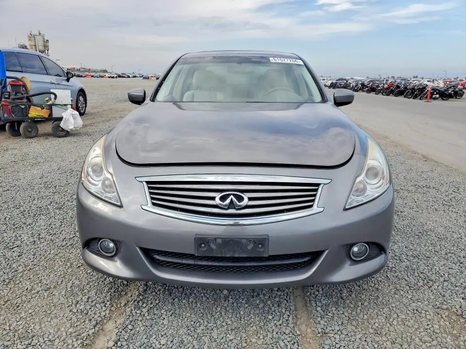 2015 INFINITI Q40 BASE  