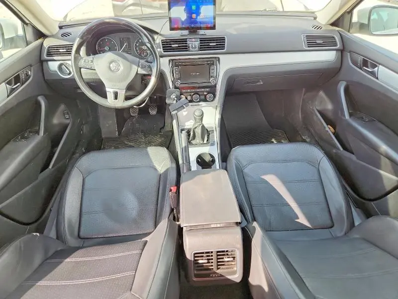 2013 VOLKSWAGEN PASSAT SE  
