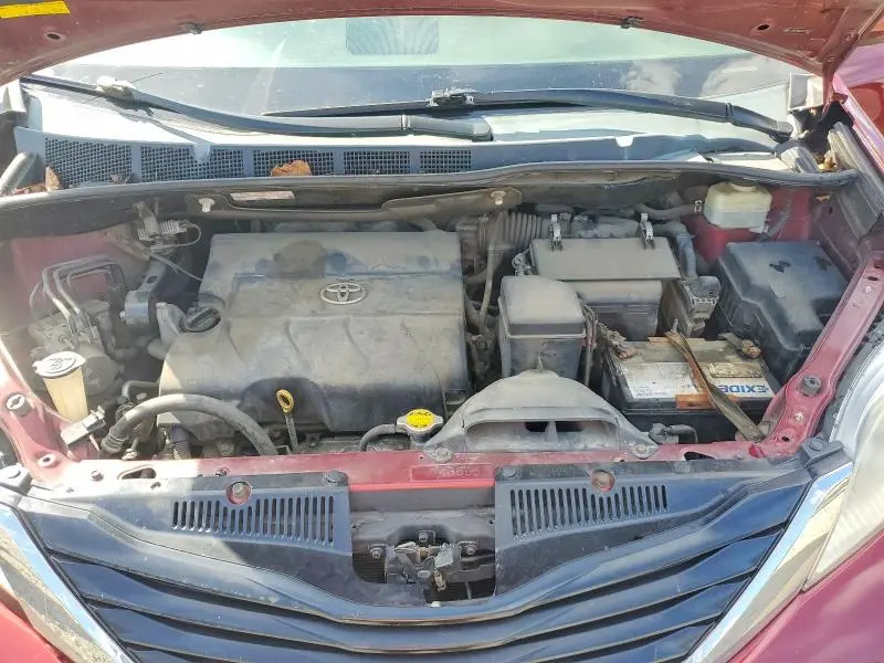 2014 TOYOTA SIENNA LE  