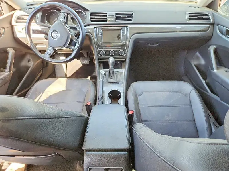 2018 VOLKSWAGEN PASSAT   