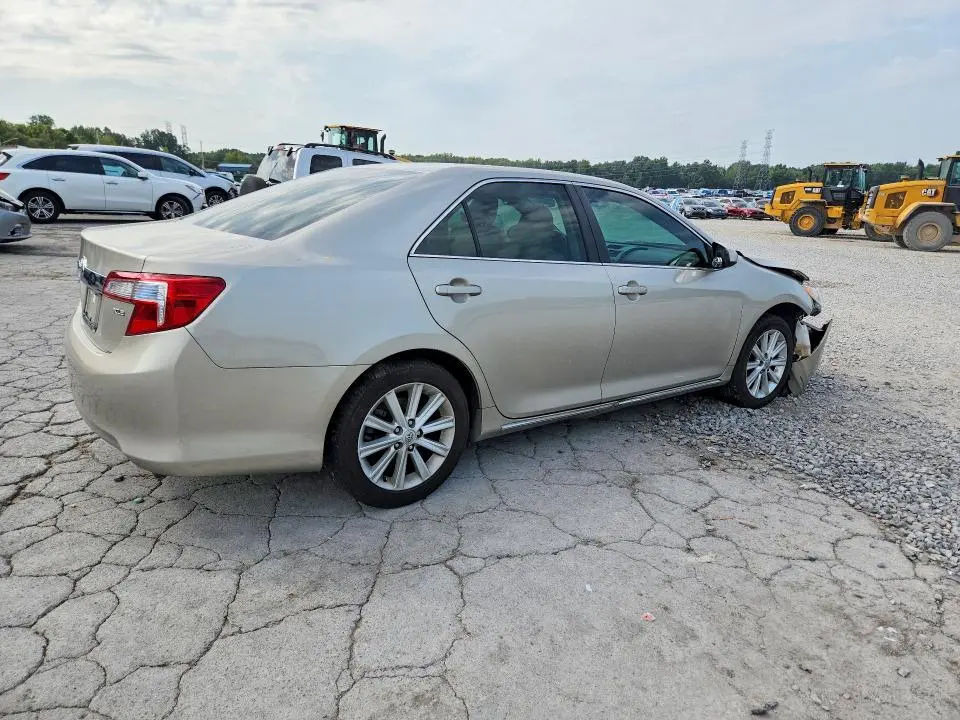 2013 TOYOTA CAMRY XLE  