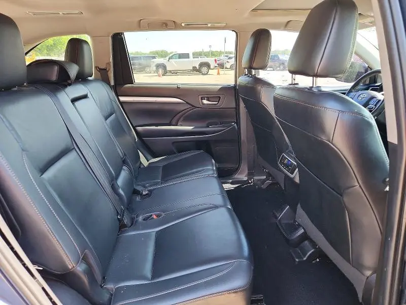 2019 TOYOTA HIGHLANDER XLE  