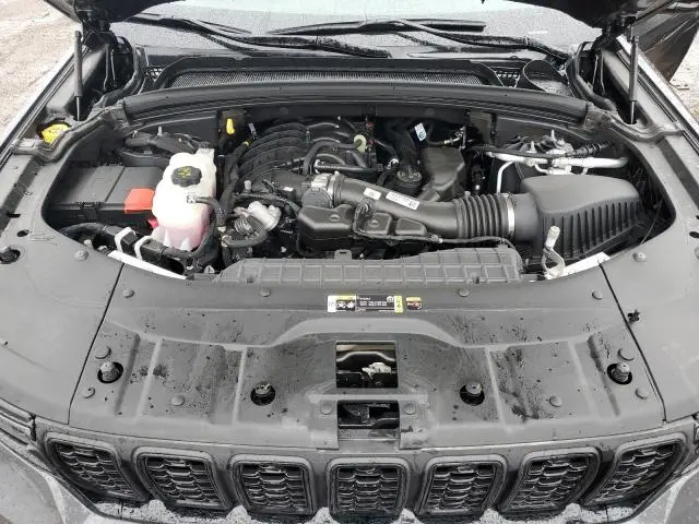 2024 JEEP GRAND CHEROKEE LAREDO  