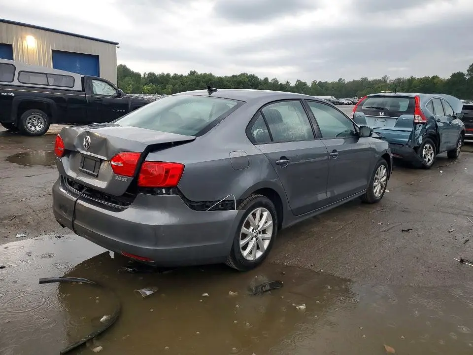 2011 VOLKSWAGEN JETTA SE  