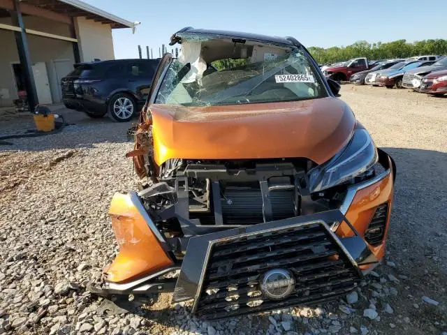 2024 NISSAN KICKS SR