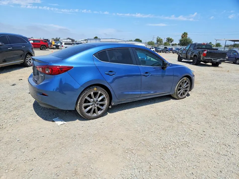 2018 MAZDA 3 TOURING  