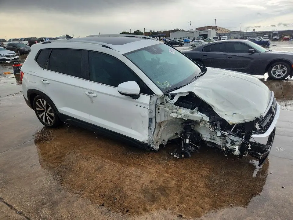 2024 VOLKSWAGEN TAOS SE  