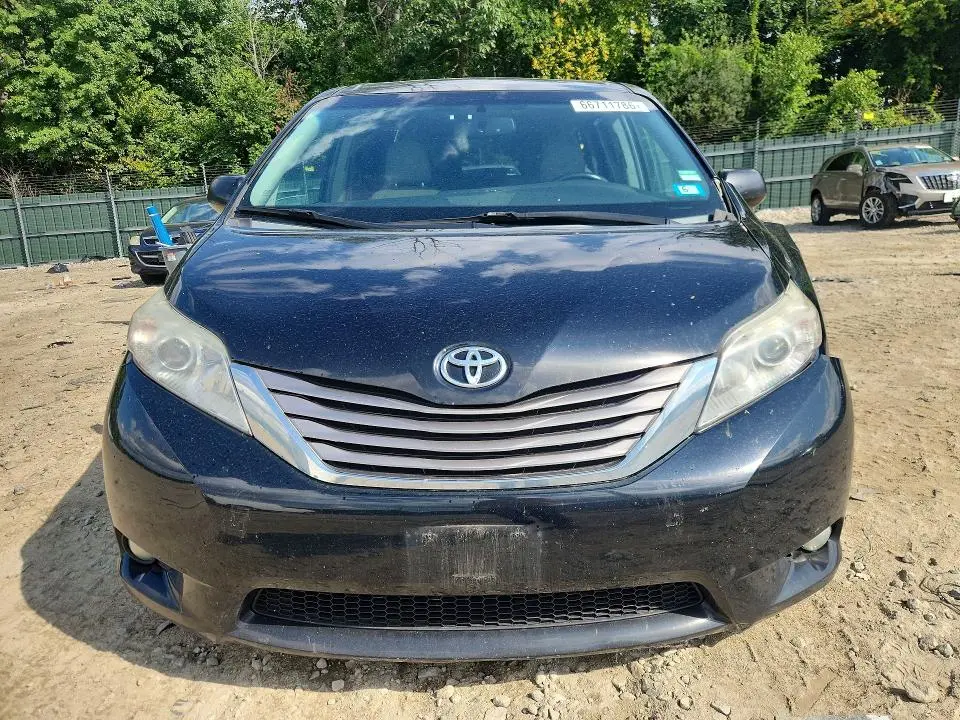 2015 TOYOTA SIENNA XLE 7-PASSENGER  