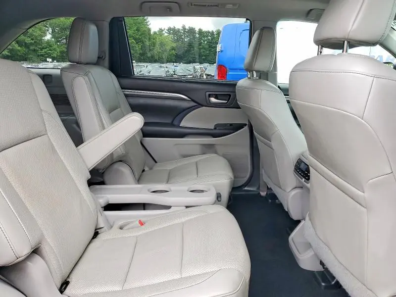2017 TOYOTA HIGHLANDER LIMITED PLATINUM  