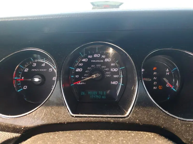 2011 FORD TAURUS LIMITED  