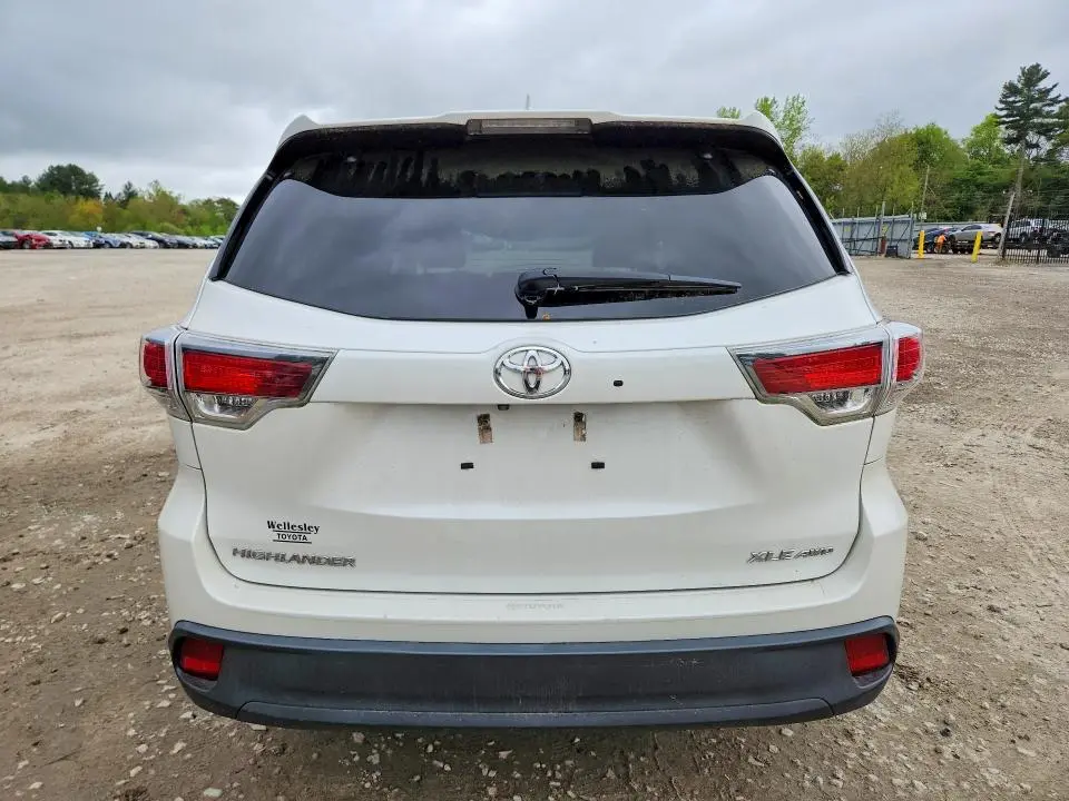 2016 TOYOTA HIGHLANDER XLE  