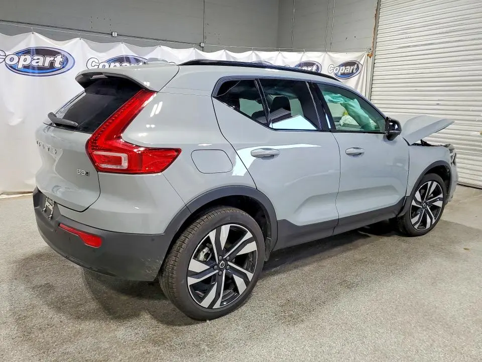 2026 VOLVO XC40 PLUS  