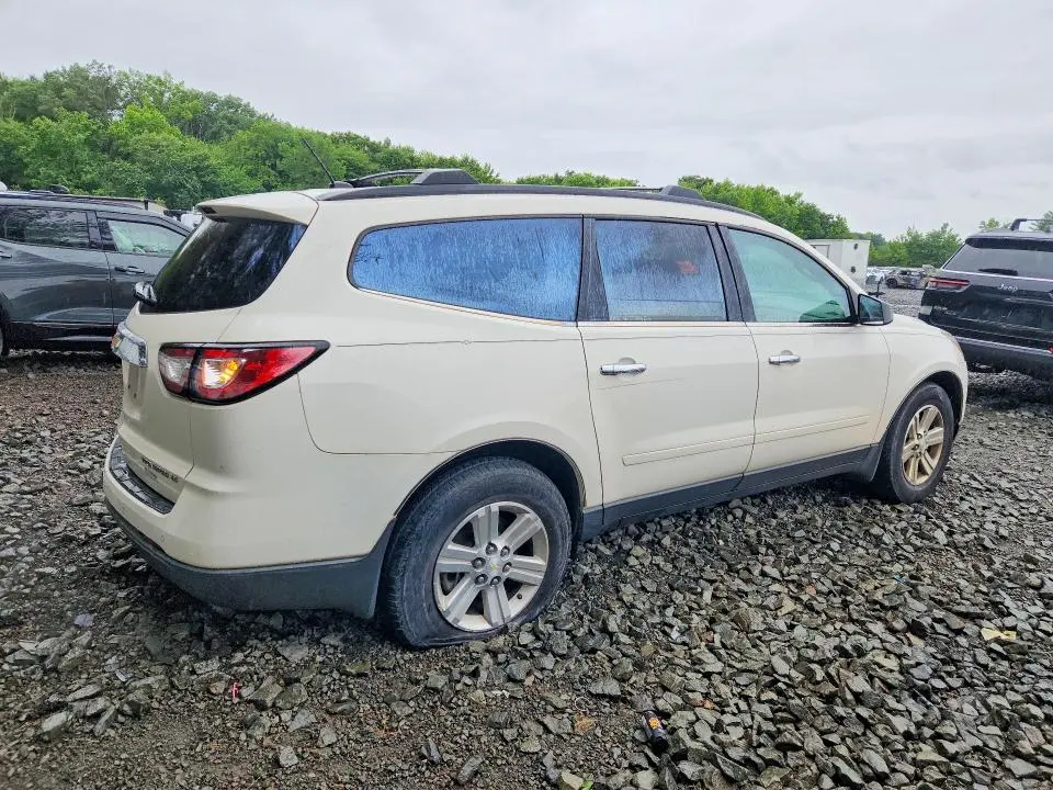 2014 CHEVROLET TRAVERSE LT  