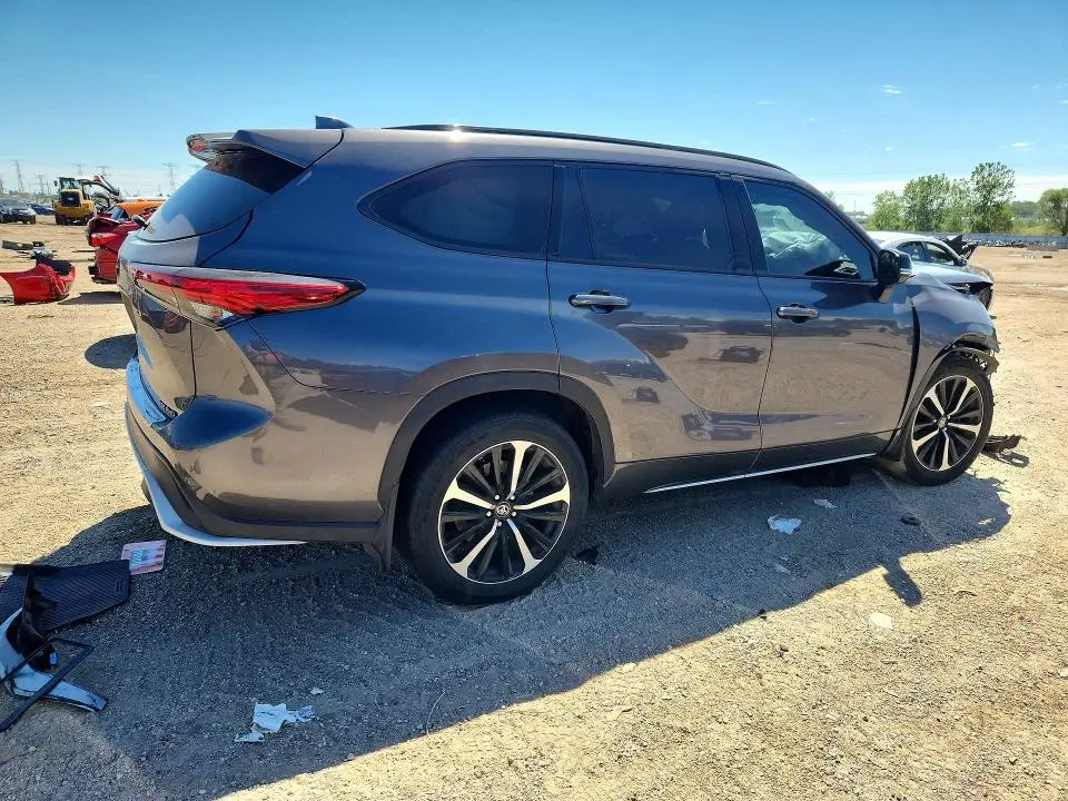 2022 TOYOTA HIGHLANDER XSE  