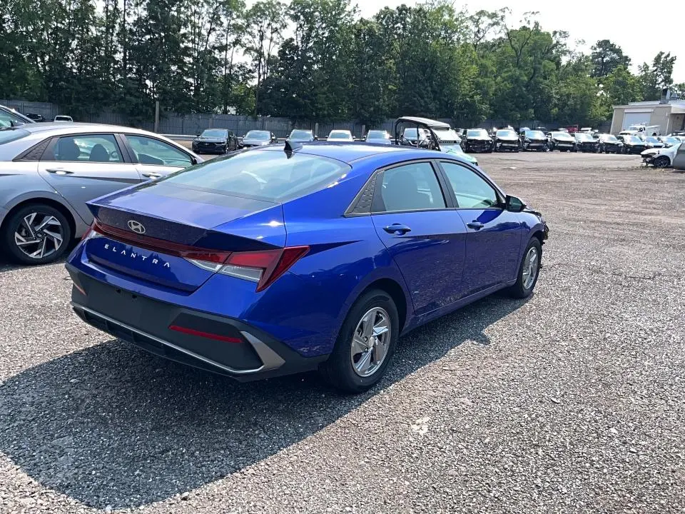 2024 HYUNDAI ELANTRA SE  