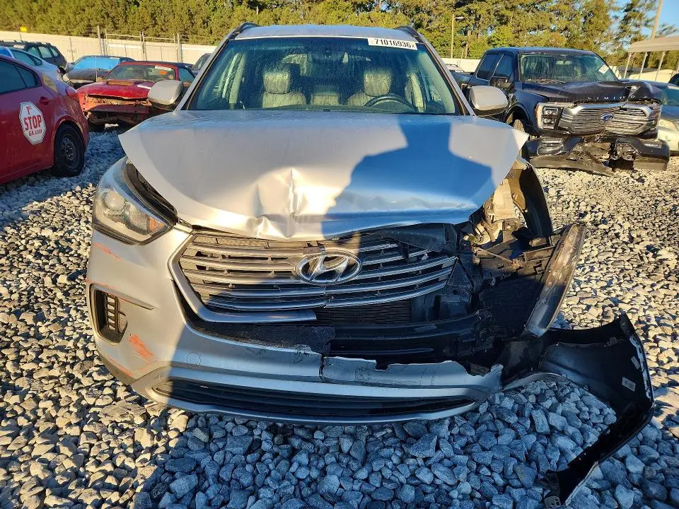 2017 HYUNDAI SANTA FE SE  