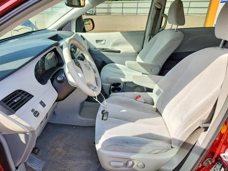 2011 TOYOTA SIENNA LE  