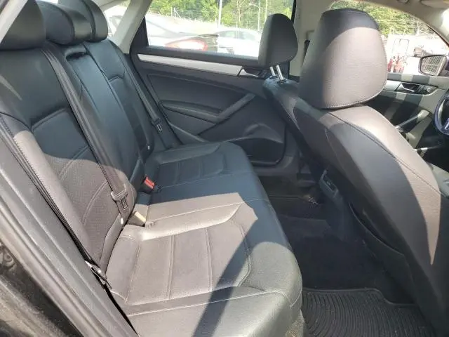 2013 VOLKSWAGEN PASSAT SE  
