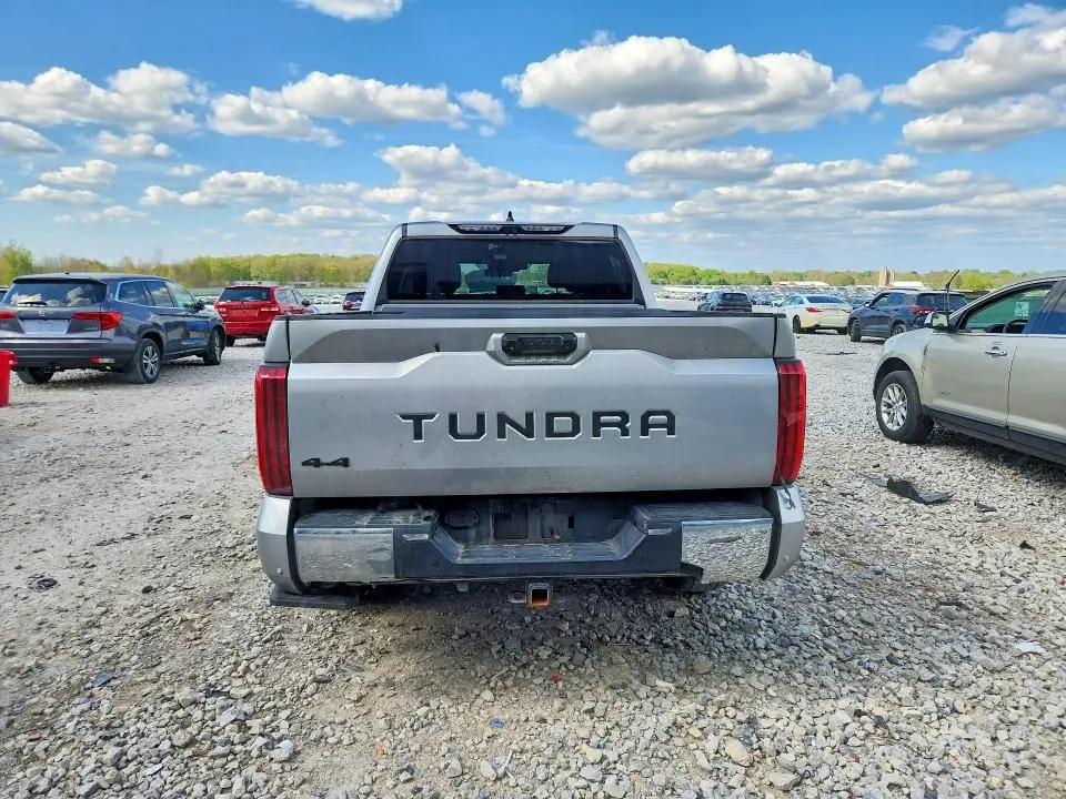 2023 TOYOTA TUNDRA SR5  