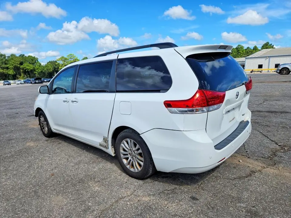 2011 TOYOTA SIENNA XLE 8-PASSENGER  