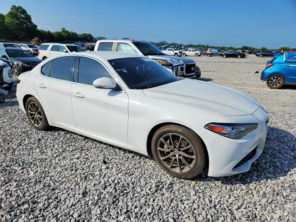 2017 ALFA ROMEO GIULIA   