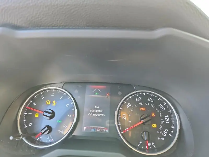 2019 TOYOTA RAV4 XLE  