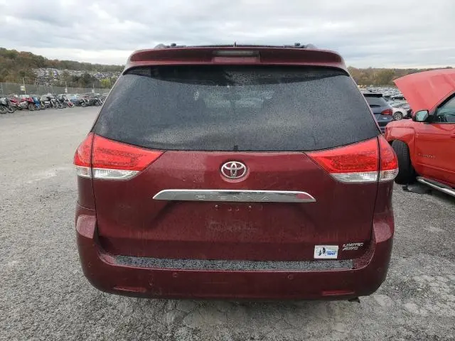 2014 TOYOTA SIENNA XLE  