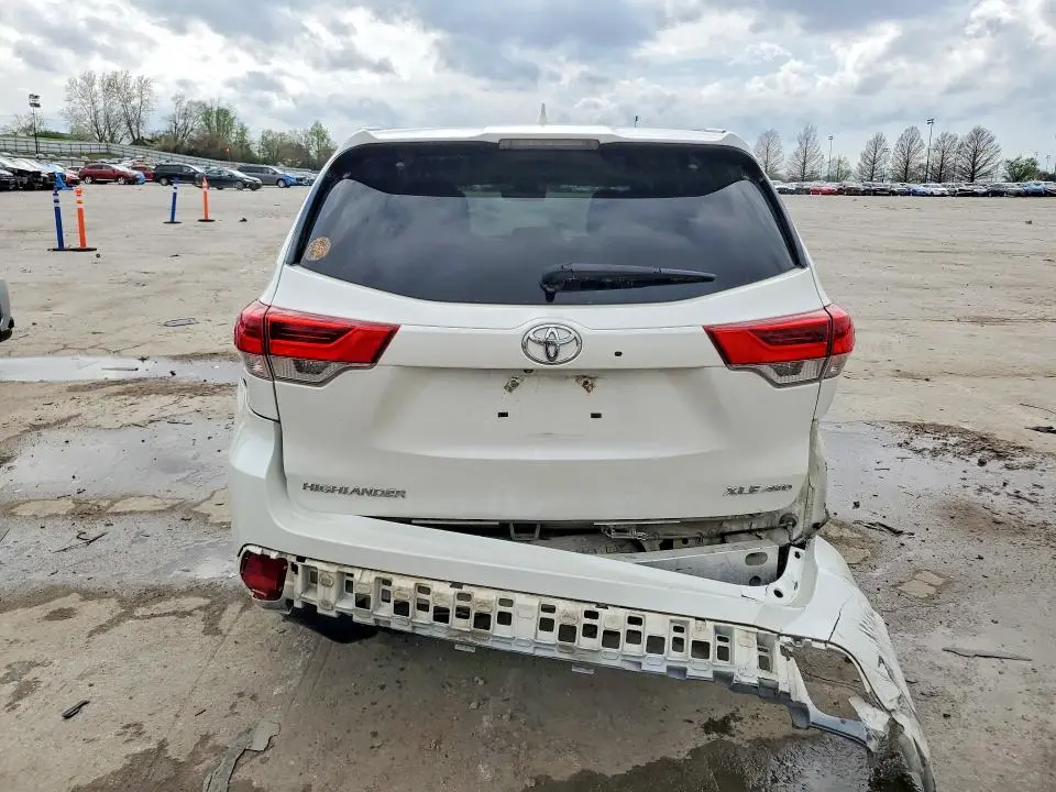2017 TOYOTA HIGHLANDER XLE  